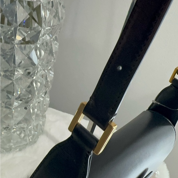 Valentino Garavani 🖤 VLogo leather bag
Authentic 💯 - Picture 8 of 15